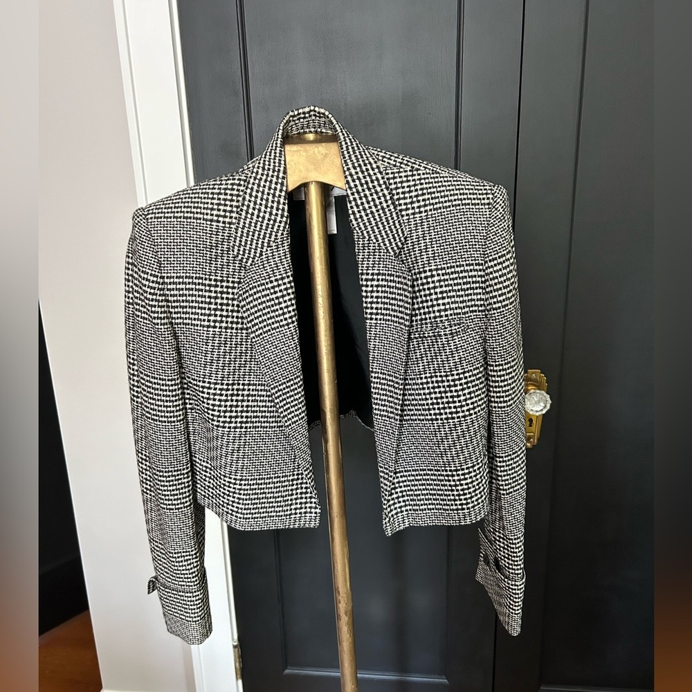 Jenny cropped wool tweed pattern black and white. Size Small/4